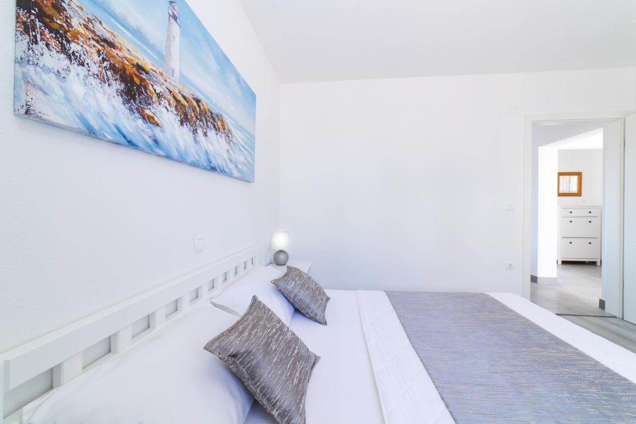 Villa Sun Garden - 4 Star Villa With Heated Swimming Pool, Quiet Bay, Bbq, 50M From The Sea Milna  Exterior foto