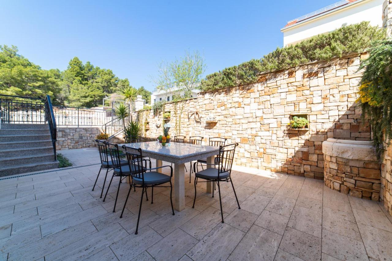 Villa Sun Garden - 4 Star Villa With Heated Swimming Pool, Quiet Bay, Bbq, 50M From The Sea Milna  Exterior foto