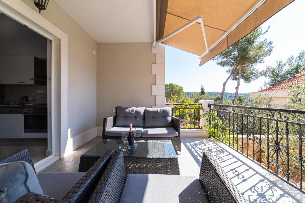 Villa Sun Garden - 4 Star Villa With Heated Swimming Pool, Quiet Bay, Bbq, 50M From The Sea Milna  Exterior foto