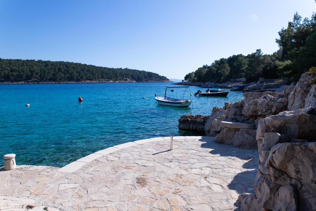 Villa Sun Garden - 4 Star Villa With Heated Swimming Pool, Quiet Bay, Bbq, 50M From The Sea Milna  Exterior foto