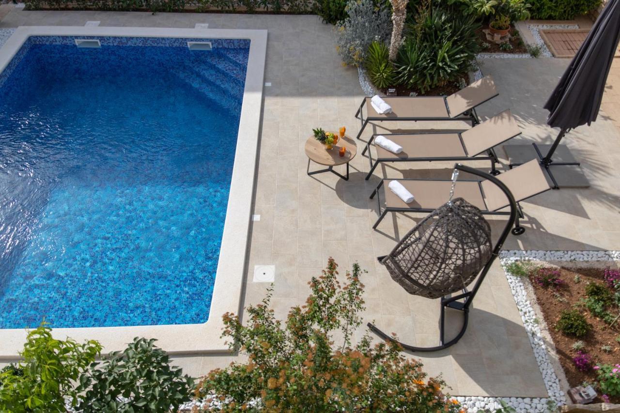 Villa Sun Garden - 4 Star Villa With Heated Swimming Pool, Quiet Bay, Bbq, 50M From The Sea Milna  Exterior foto