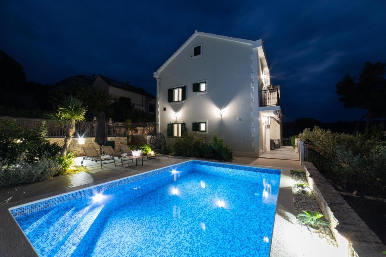 Villa Sun Garden - 4 Star Villa With Heated Swimming Pool, Quiet Bay, Bbq, 50M From The Sea Milna  Exterior foto