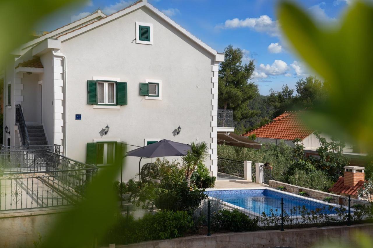 Villa Sun Garden - 4 Star Villa With Heated Swimming Pool, Quiet Bay, Bbq, 50M From The Sea Milna  Exterior foto